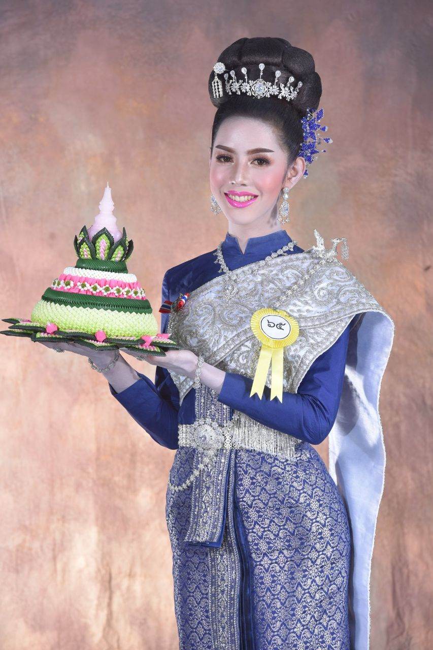 Thailand 🇹🇭 | Thai traditional costume, ชุดไทย และ กระทง