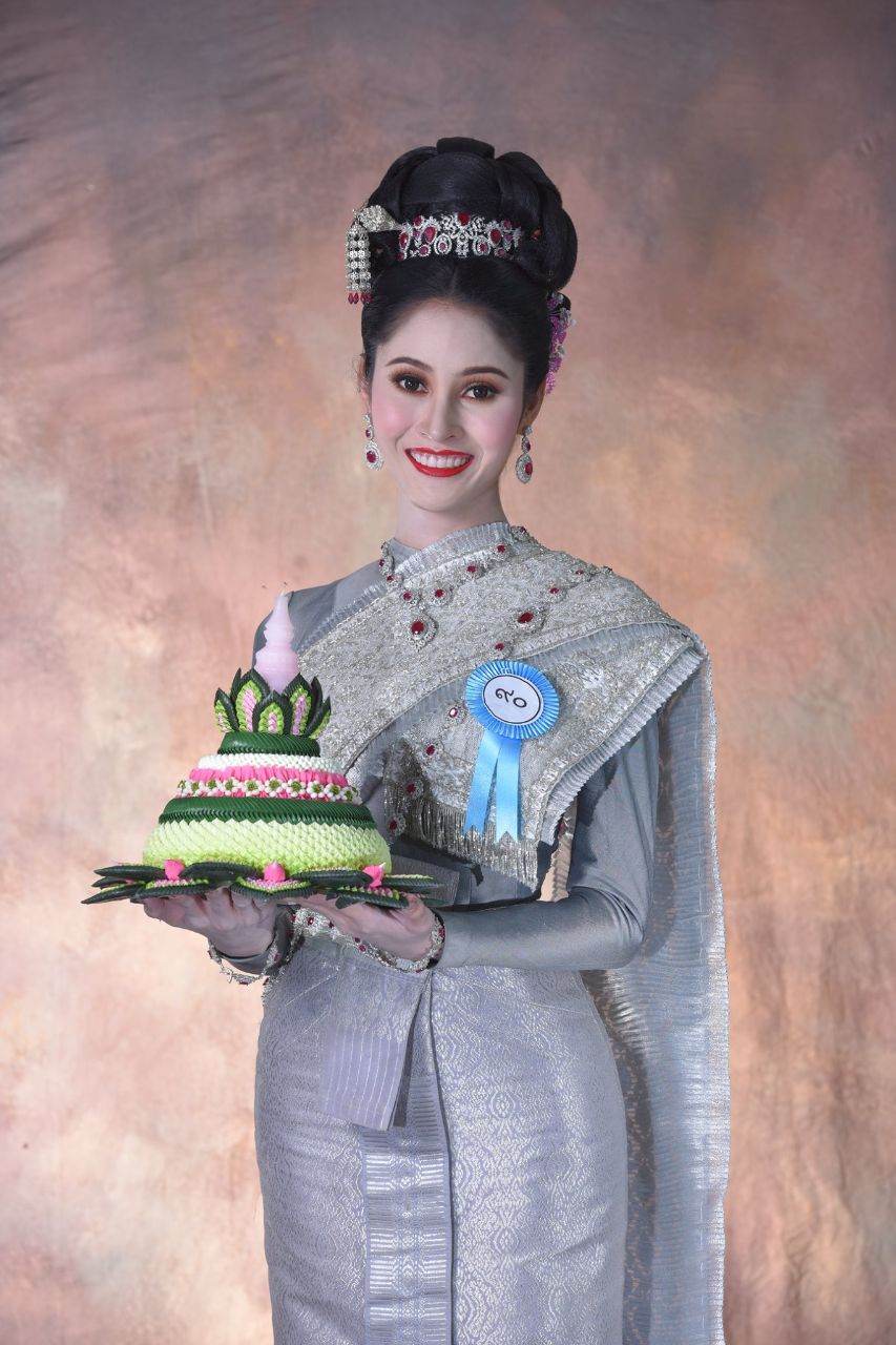 Thailand 🇹🇭 | Thai traditional costume, ชุดไทย และ กระทง