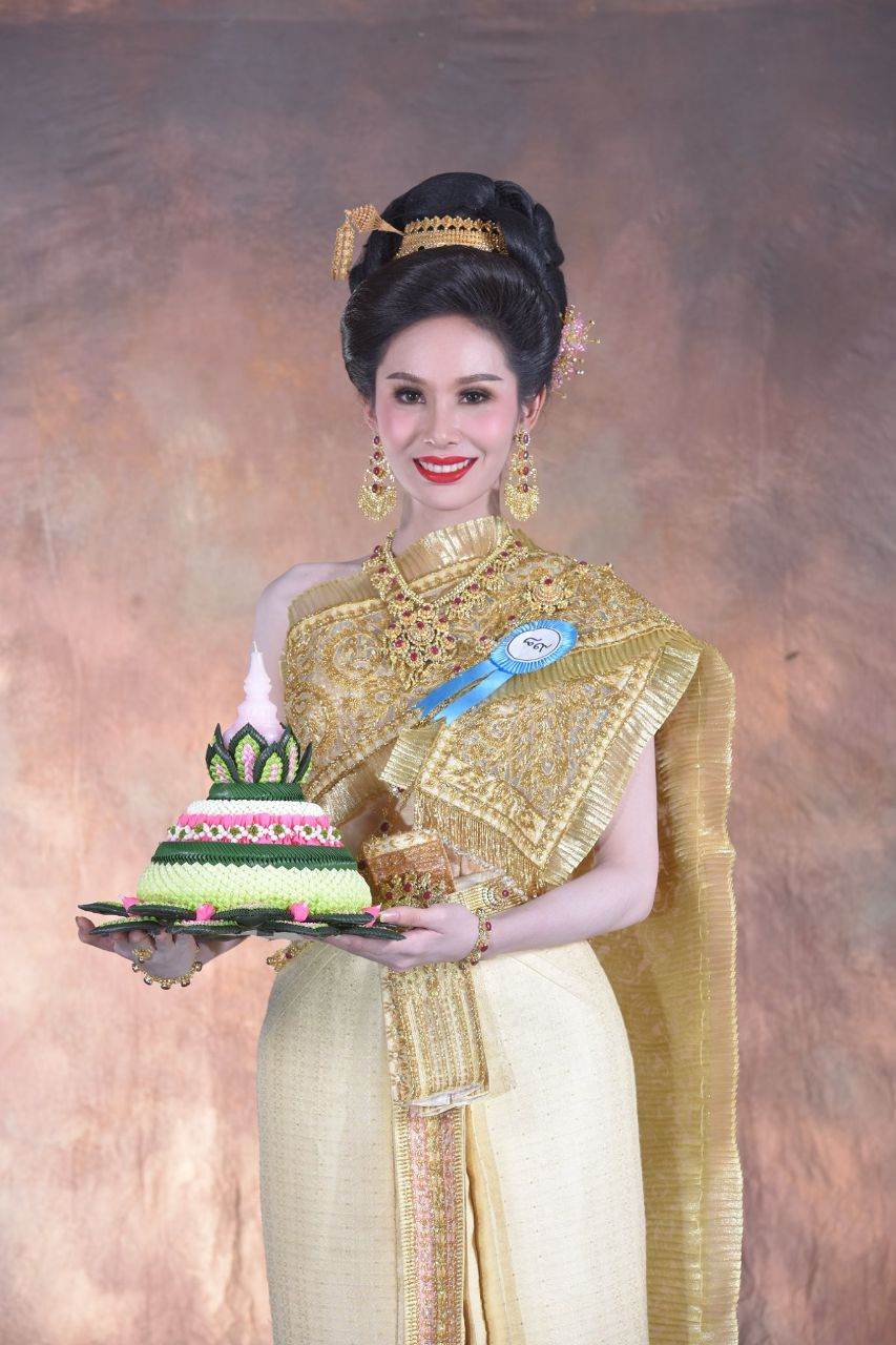 Thailand 🇹🇭 | Thai traditional costume, ชุดไทย และ กระทง