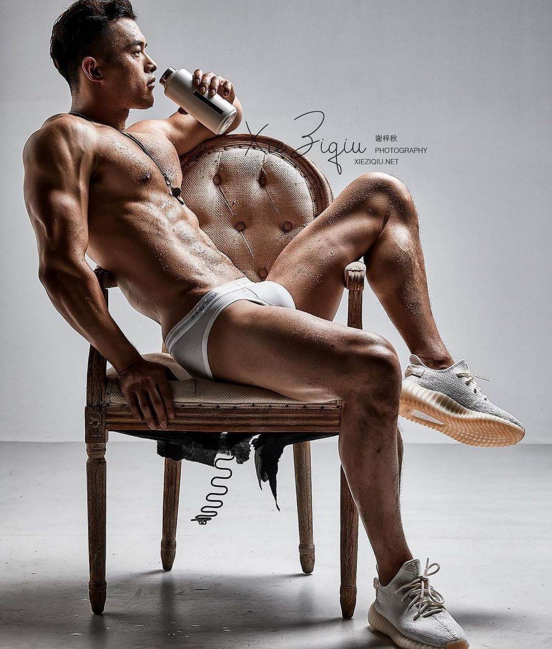 หนุ่มหล่อขึ้นปก 923.4