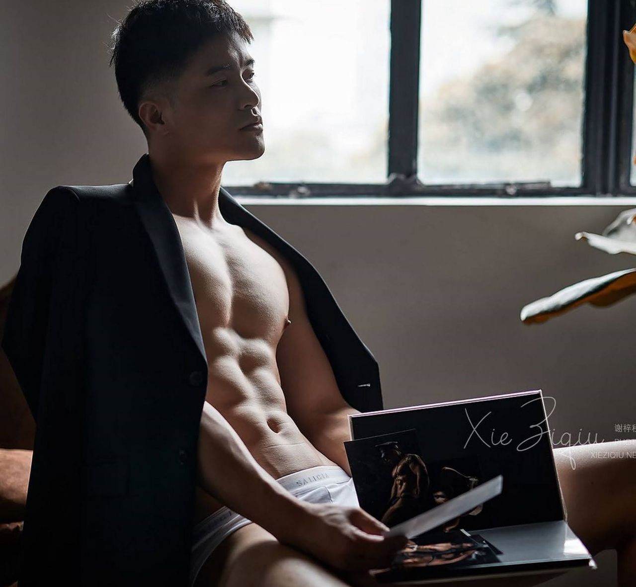 หนุ่มหล่อขึ้นปก 923.4