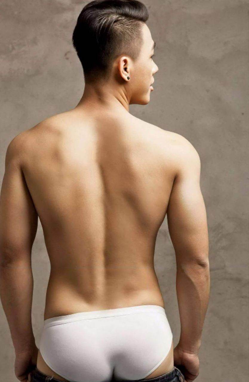 หนุ่มหล่อขึ้นปก 930.3