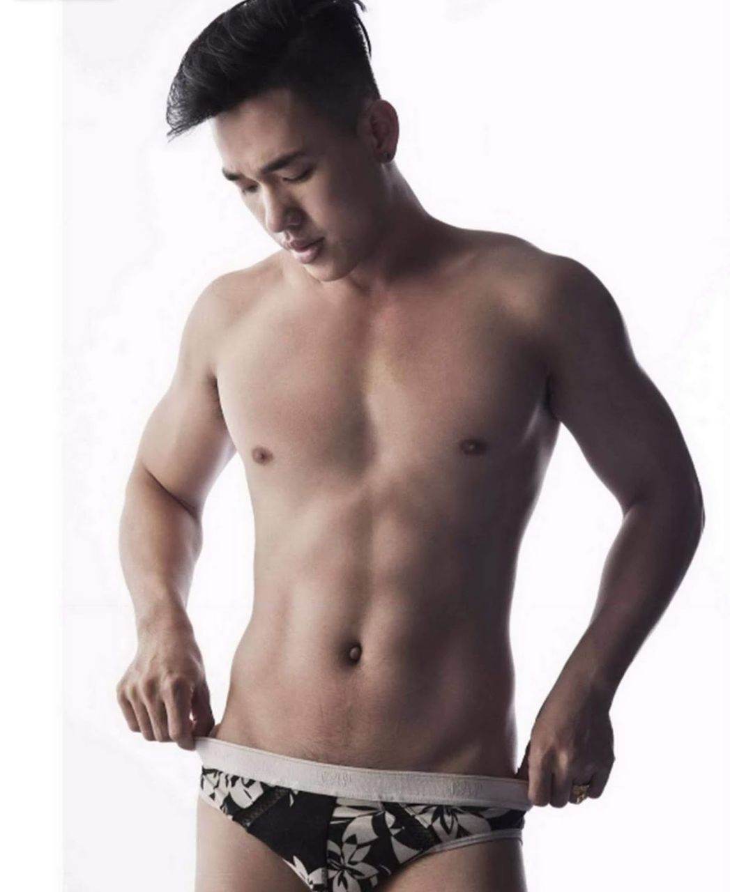 หนุ่มหล่อขึ้นปก 930.3