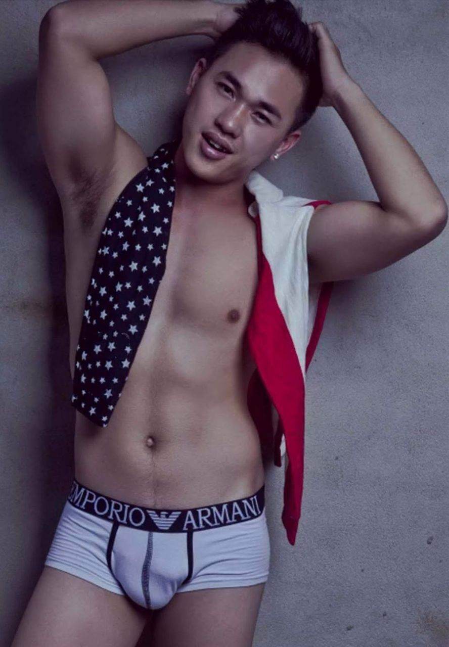 หนุ่มหล่อขึ้นปก 930.3