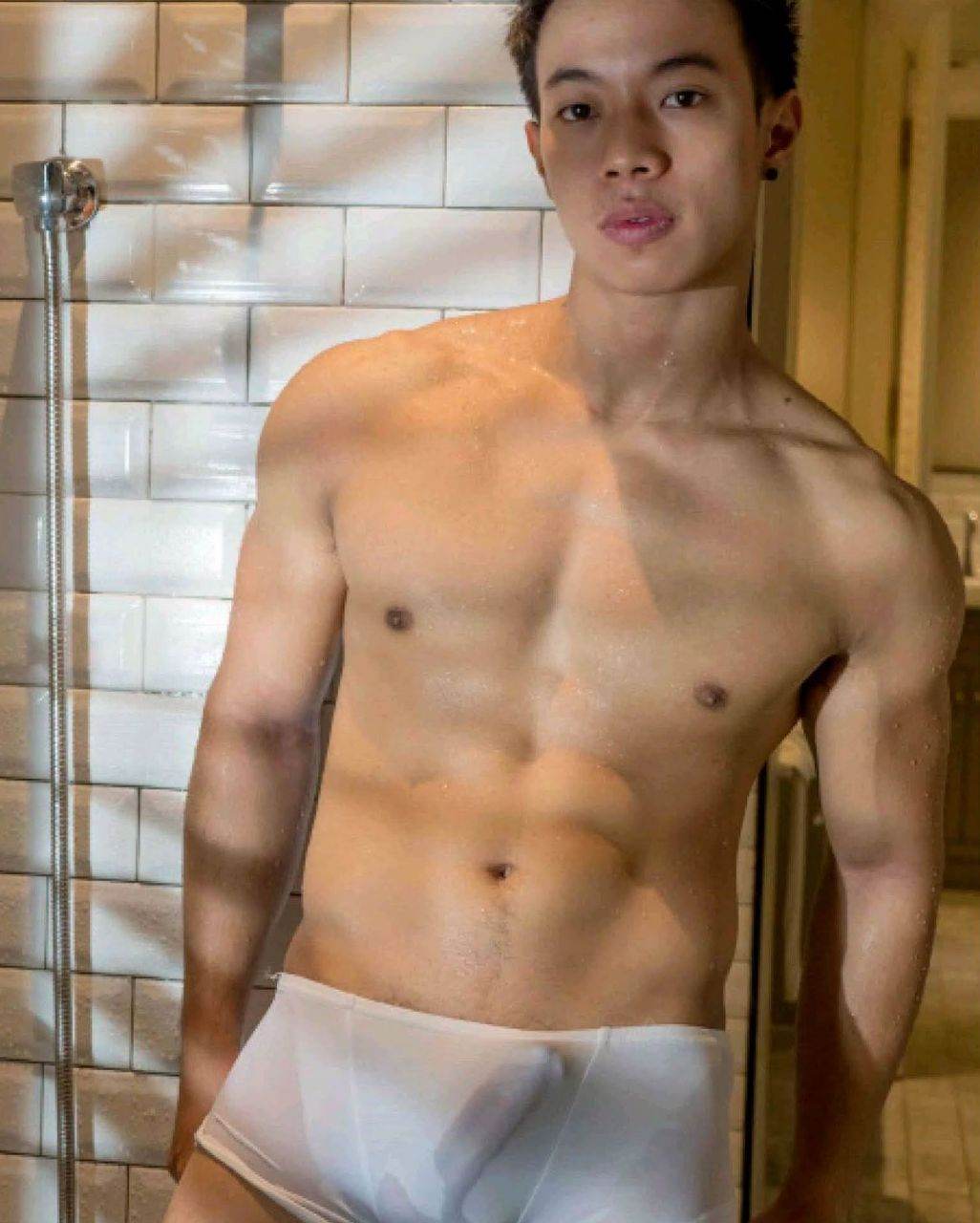 หนุ่มหล่อขึ้นปก 929.4