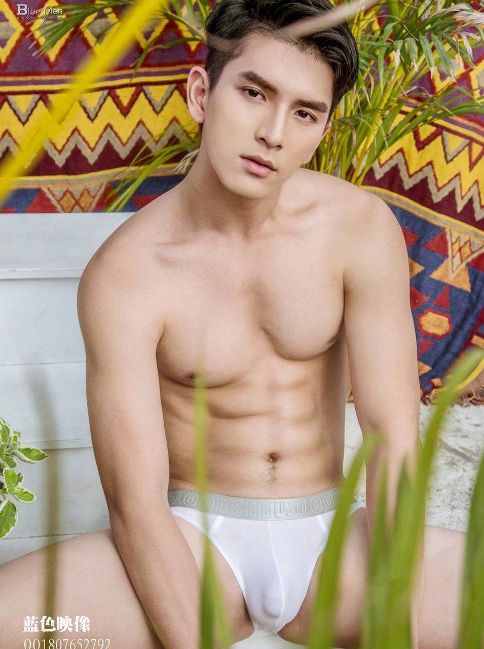 หนุ่มหล่อขึ้นปก 932.1