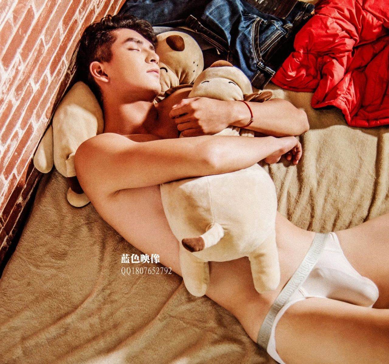 หนุ่มหล่อขึ้นปก 932.1