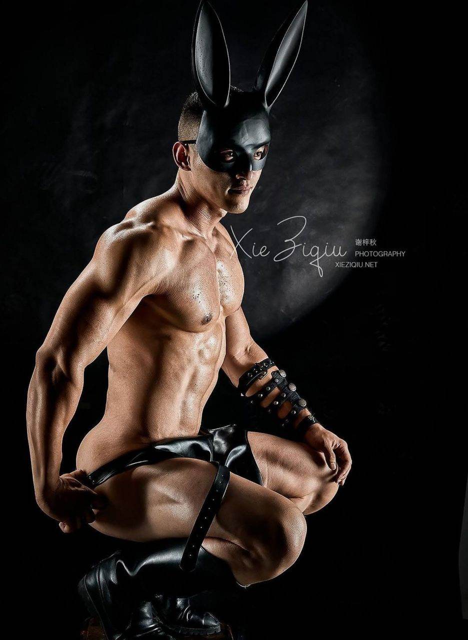 หนุ่มหล่อขึ้นปก 922.4