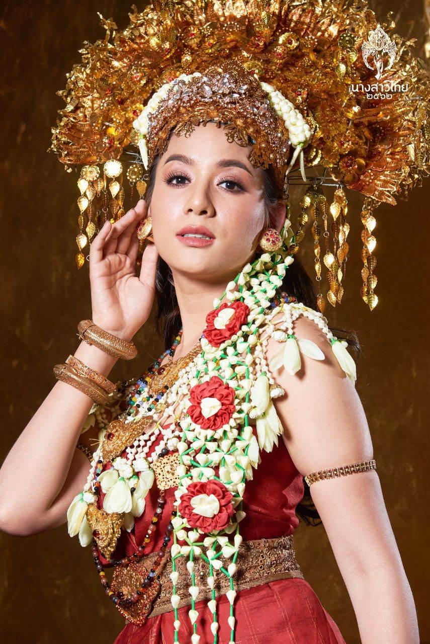 THAILAND 🇹🇭 | ชุดพื้นเมืองภาคใต้ Southern traditional dress, นางสาวไทย - Miss Thailand 2019