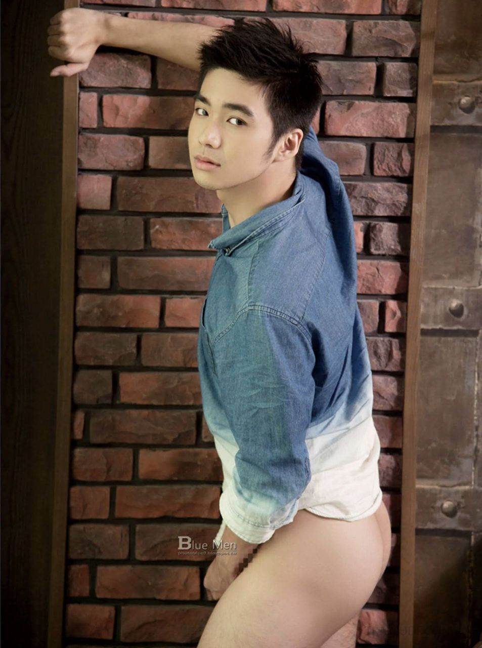 หนุ่มหล่อขึ้นปก 933