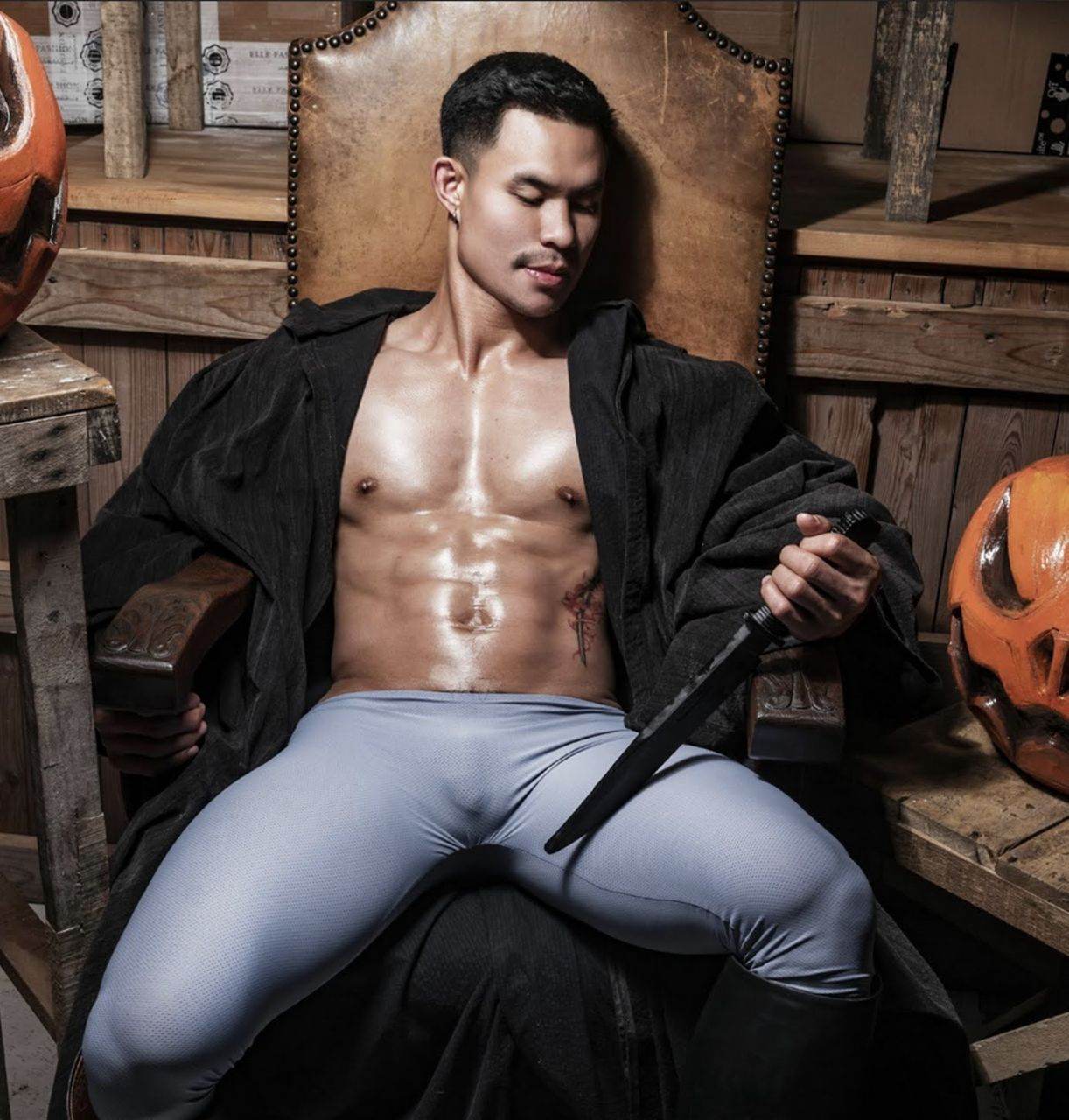 หนุ่มหล่อขึ้นปก 934