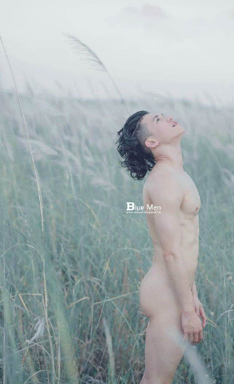 หนุ่มหล่อขึ้นปก 936