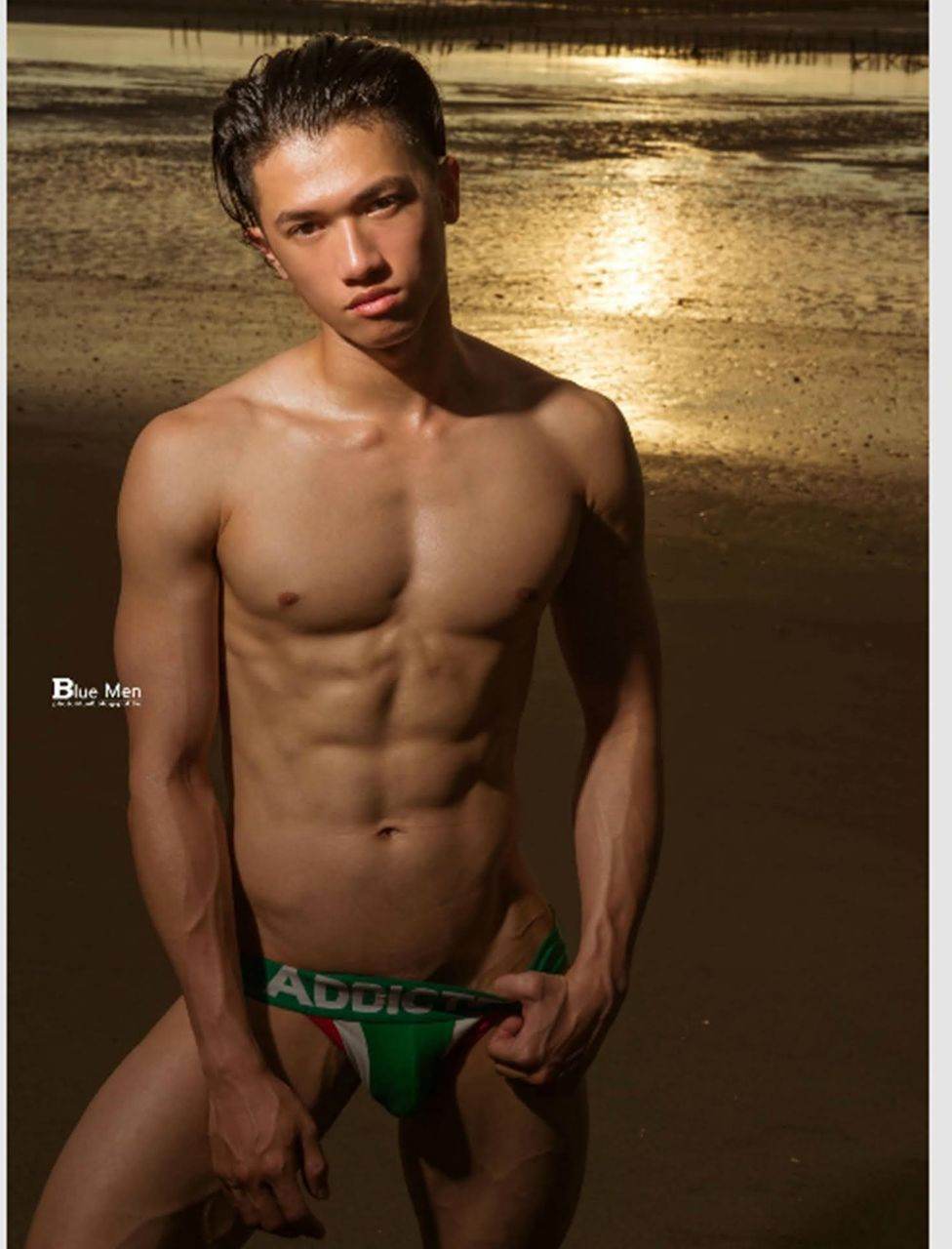 หนุ่มหล่อขึ้นปก 936