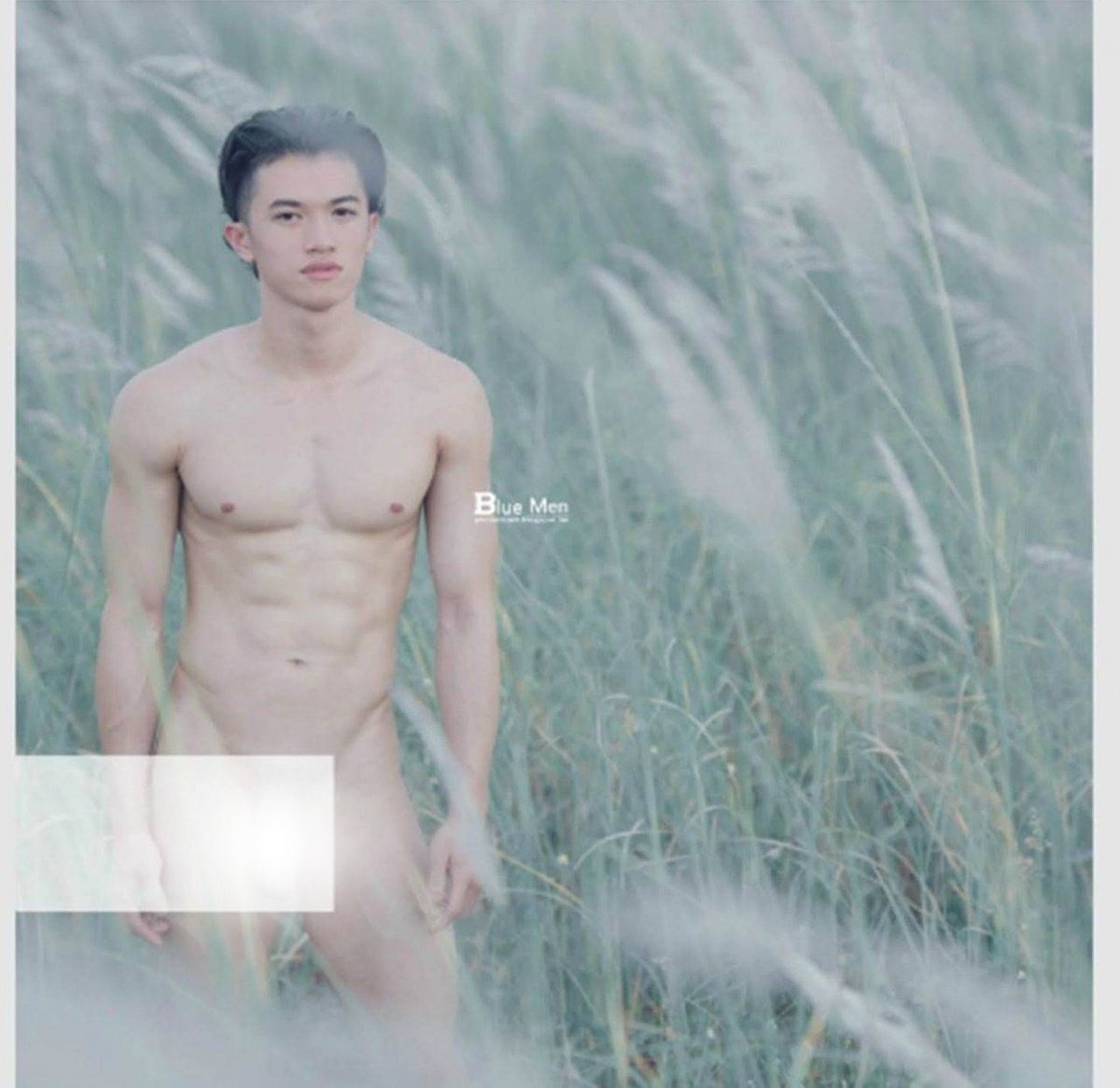 หนุ่มหล่อขึ้นปก 936