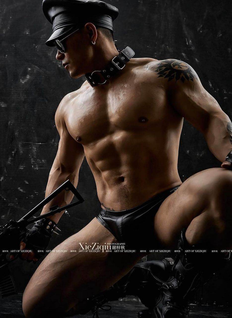 หนุ่มหล่อขึ้นปก 937