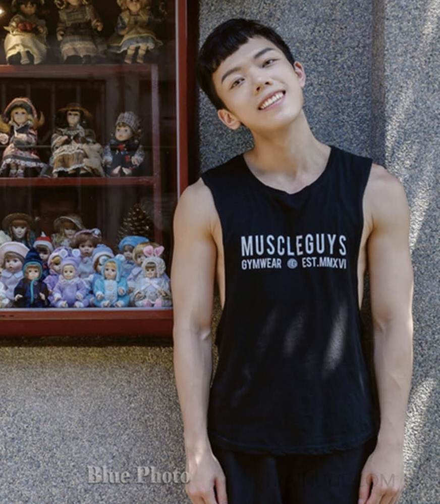 หนุ่มหล่อขึ้นปก 939