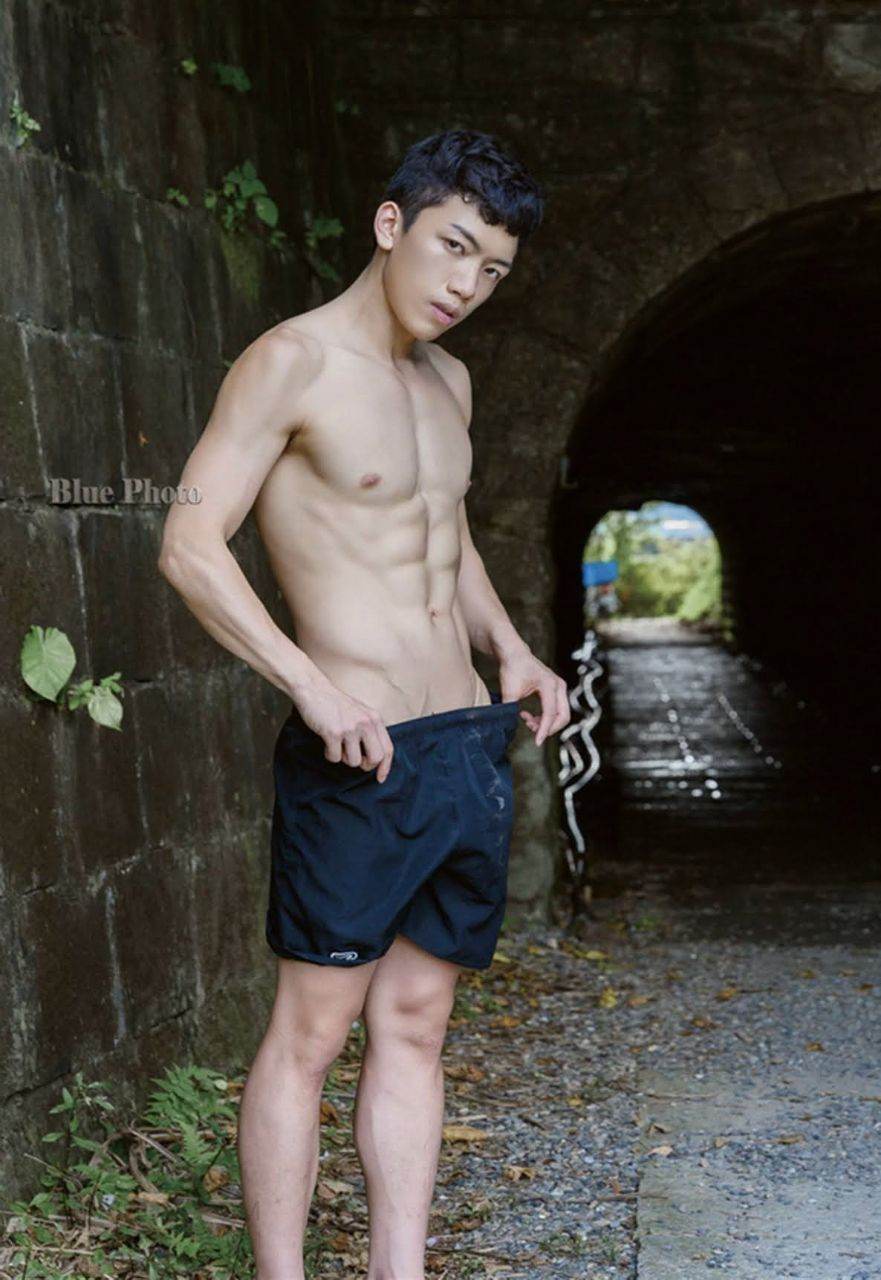 หนุ่มหล่อขึ้นปก 939