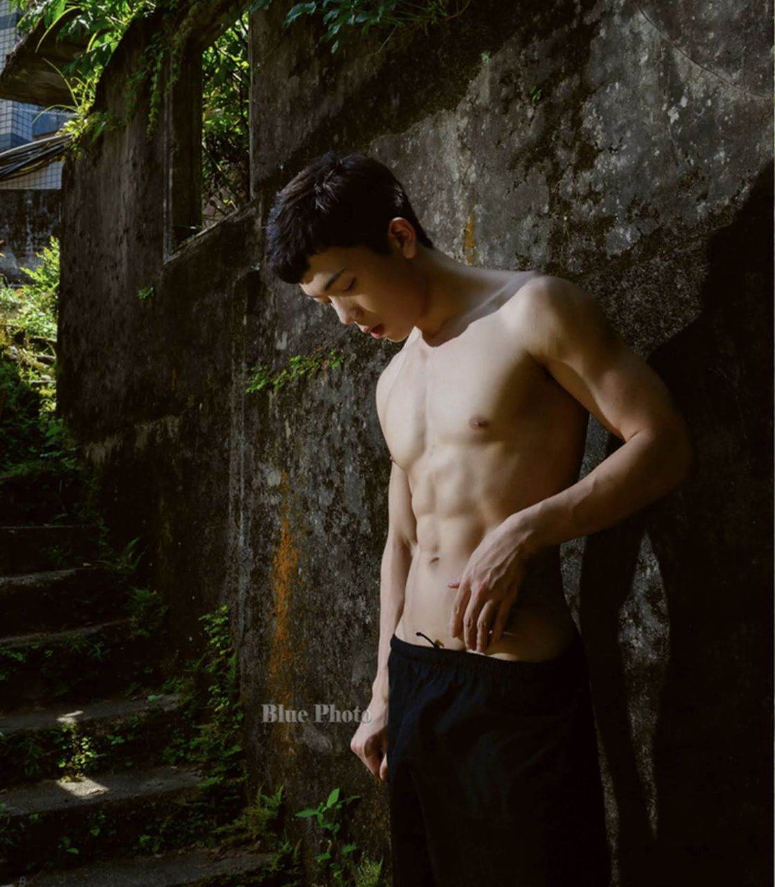 หนุ่มหล่อขึ้นปก 939