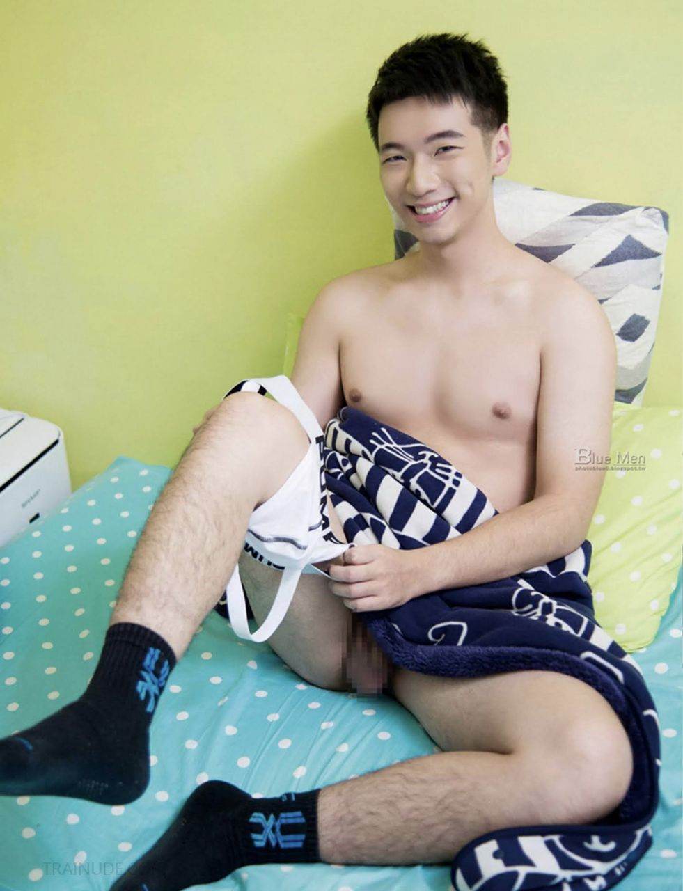 หนุ่มหล่อขึ้นปก 942