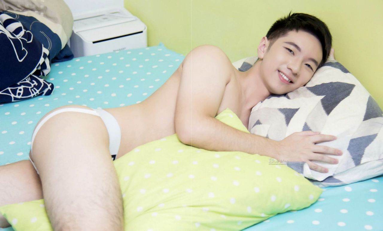 หนุ่มหล่อขึ้นปก 942