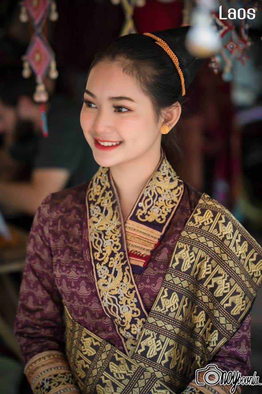Laos 🇱🇦 | Laos traditional dress. ຊຸດ​ລາວ - ການແຕ່ງກາຍຂອງແມ່ຍິງລາວ