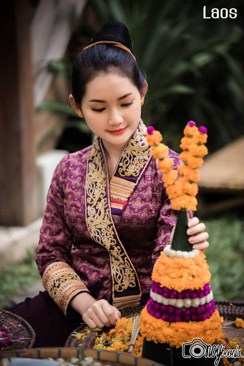 Laos 🇱🇦 | Laos traditional dress. ຊຸດ​ລາວ - ການແຕ່ງກາຍຂອງແມ່ຍິງລາວ