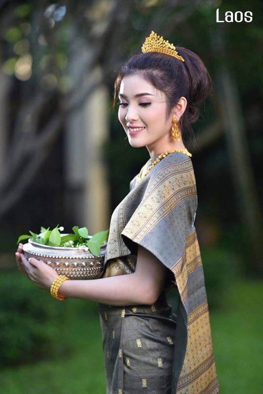 Laos 🇱🇦 | Laos traditional dress. ຊຸດ​ລາວ - ການແຕ່ງກາຍຂອງແມ່ຍິງລາວ