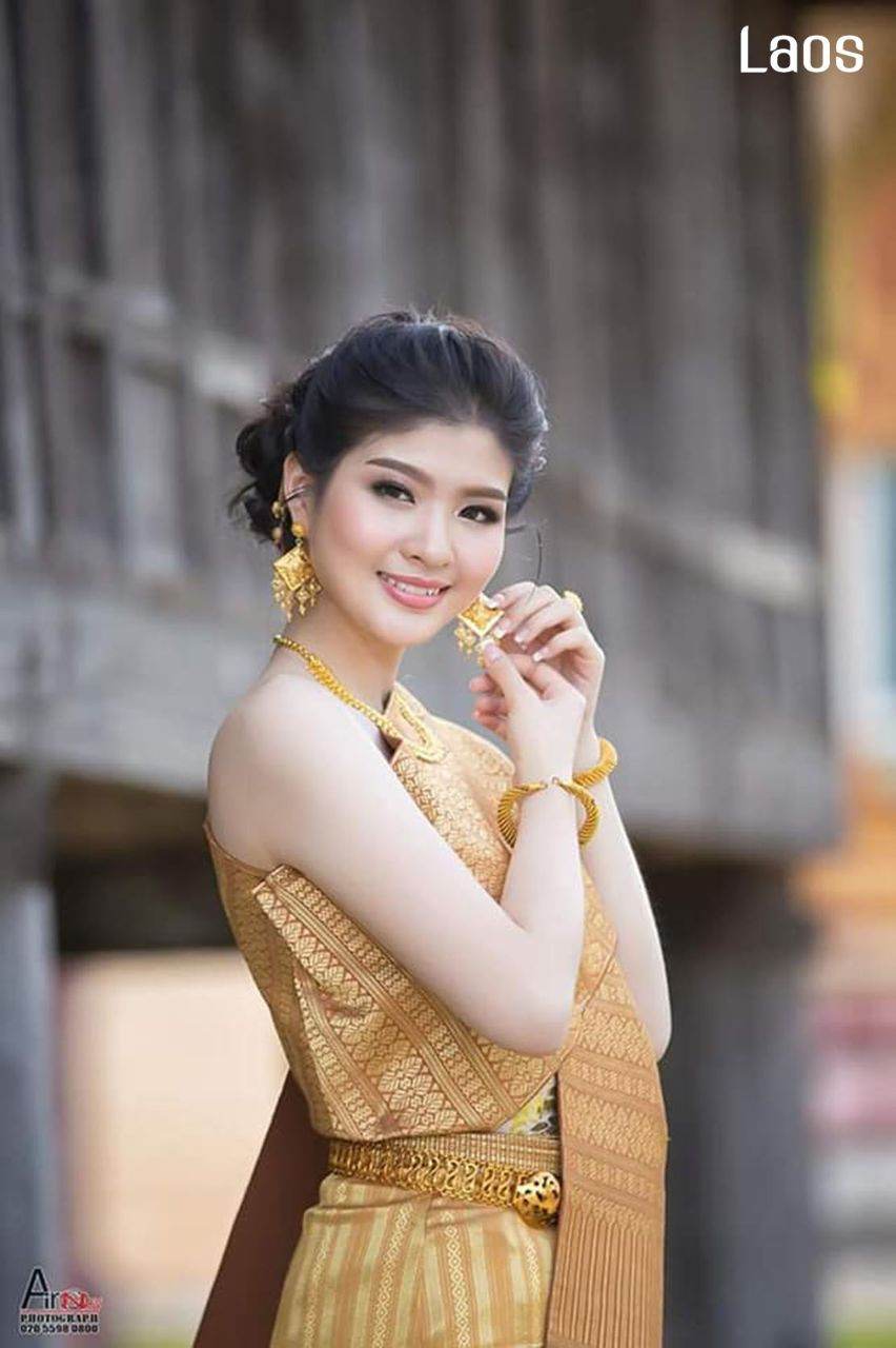 Laos 🇱🇦 | Laos traditional dress. ຊຸດ​ລາວ - ການແຕ່ງກາຍຂອງແມ່ຍິງລາວ