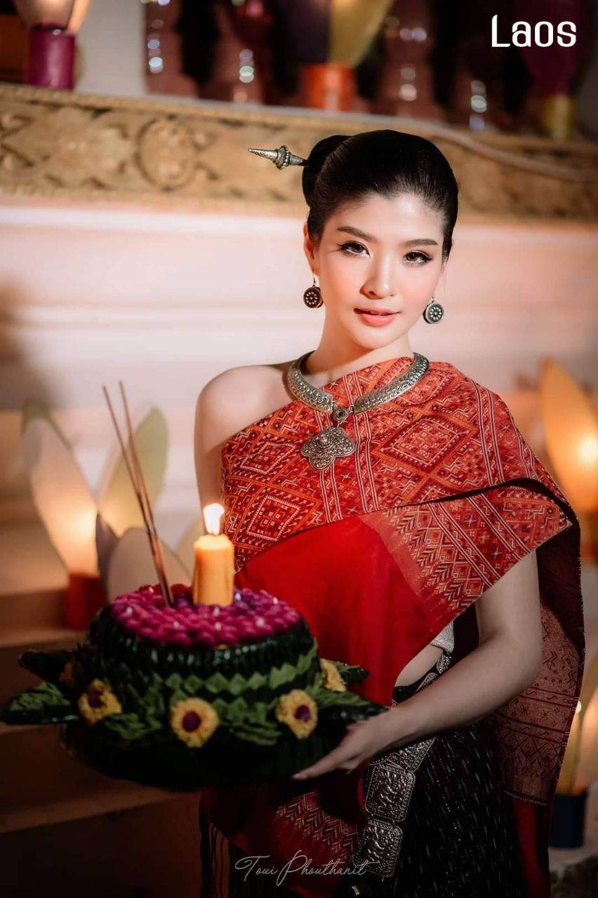Laos 🇱🇦 | Laos traditional dress. ຊຸດ​ລາວ - ການແຕ່ງກາຍຂອງແມ່ຍິງລາວ