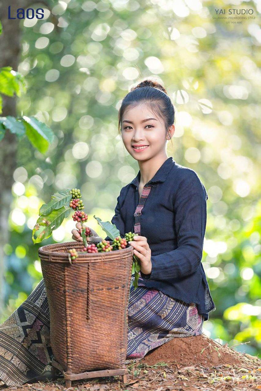 Laos 🇱🇦 | Laos traditional dress. ຊຸດ​ລາວ - ການແຕ່ງກາຍຂອງແມ່ຍິງລາວ