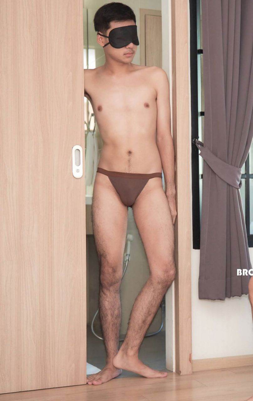 หนุ่มหล่อขึ้นปก 943