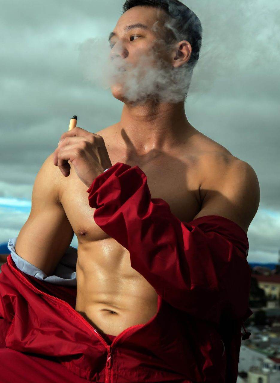 หนุ่มหล่อขึ้นปก 944