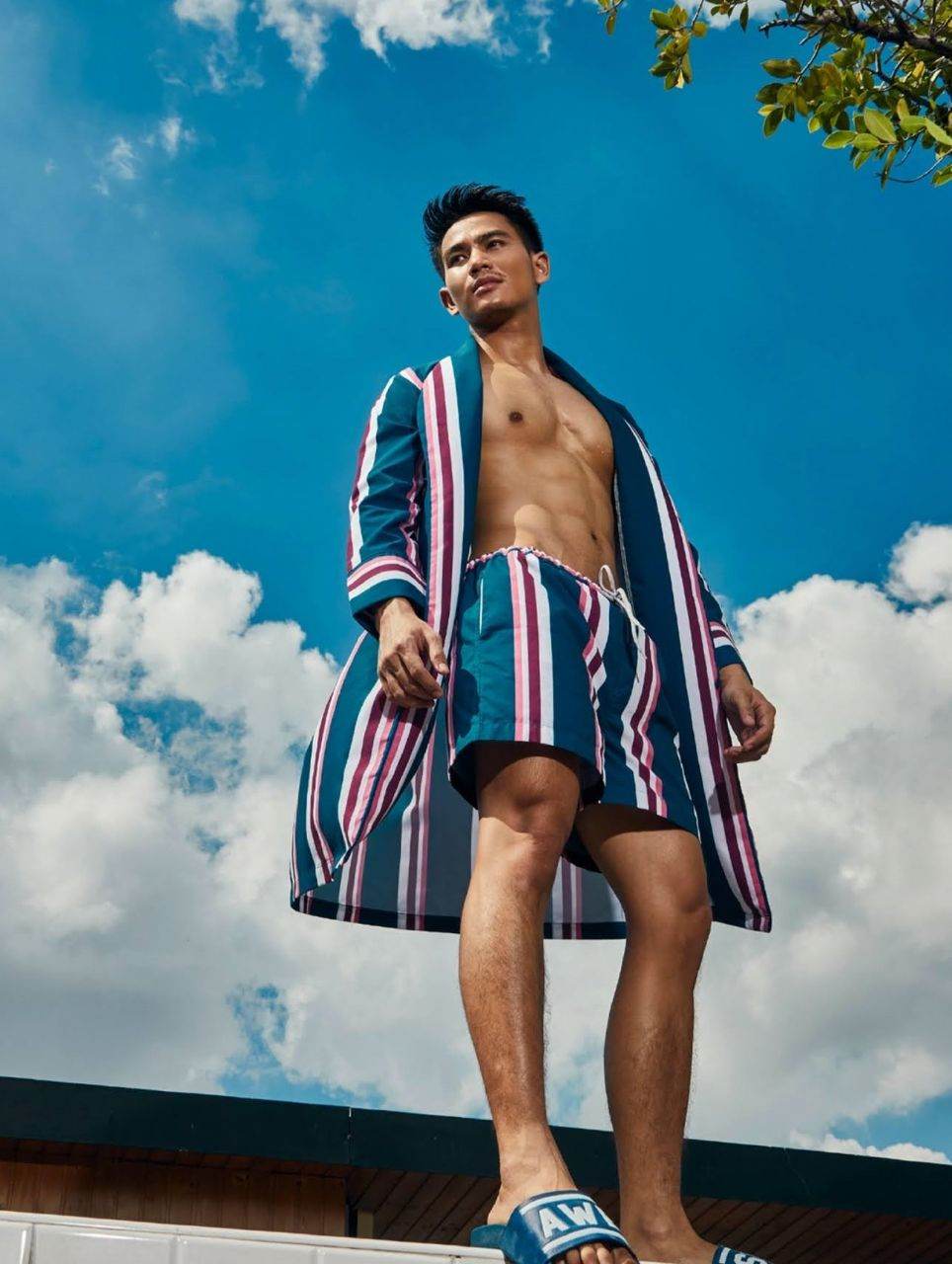 หนุ่มหล่อขึ้นปก 946