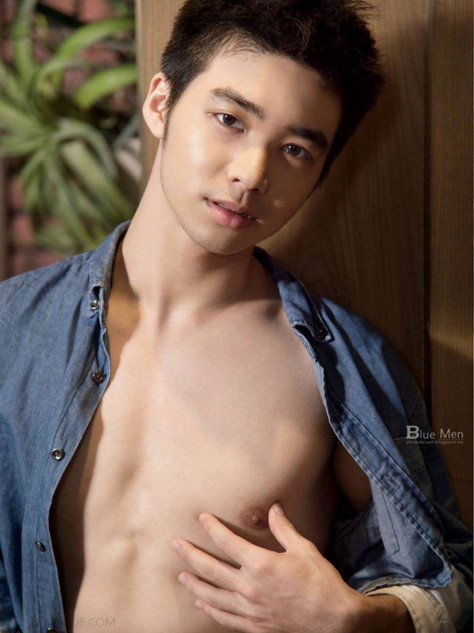 หนุ่มหล่อขึ้นปก 933.1