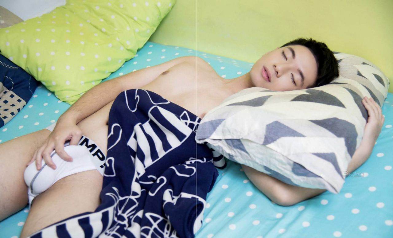 หนุ่มหล่อขึ้นปก 942.1