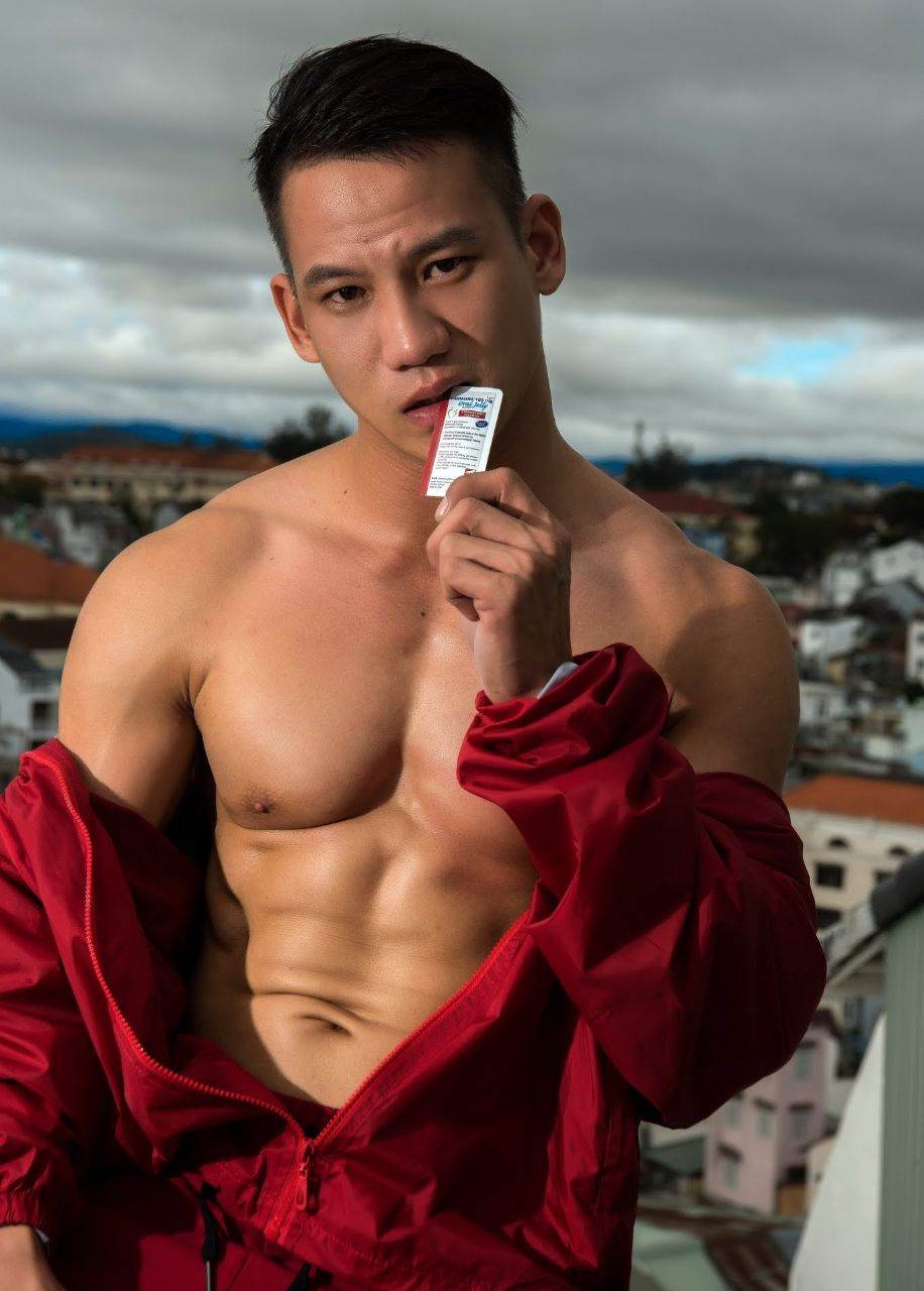 หนุ่มหล่อขึ้นปก 944.1