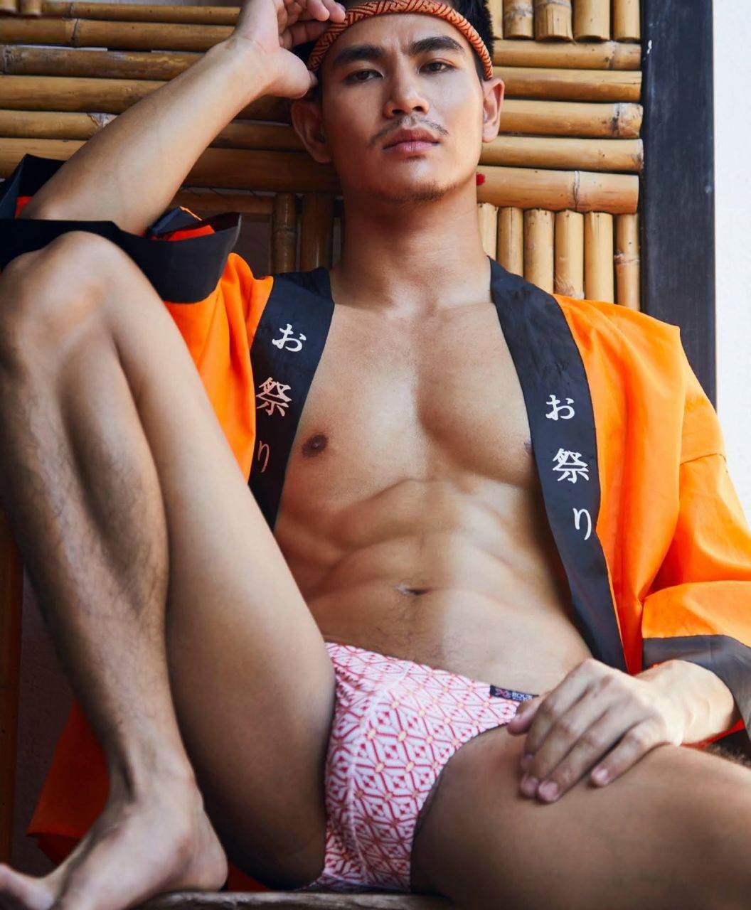 หนุ่มหล่อขึ้นปก 946.1
