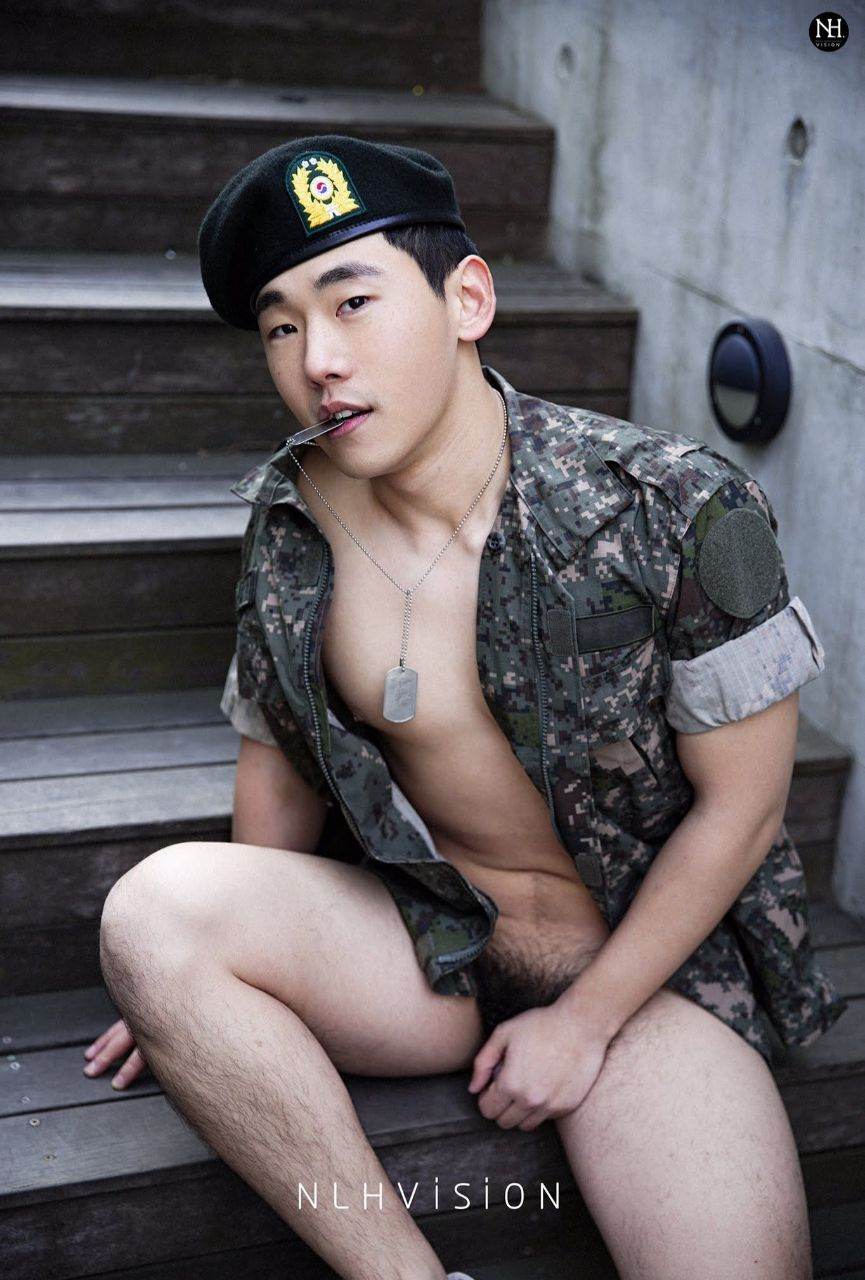 หล่อแมนท่อนแขนอยู่ตรงเป้า