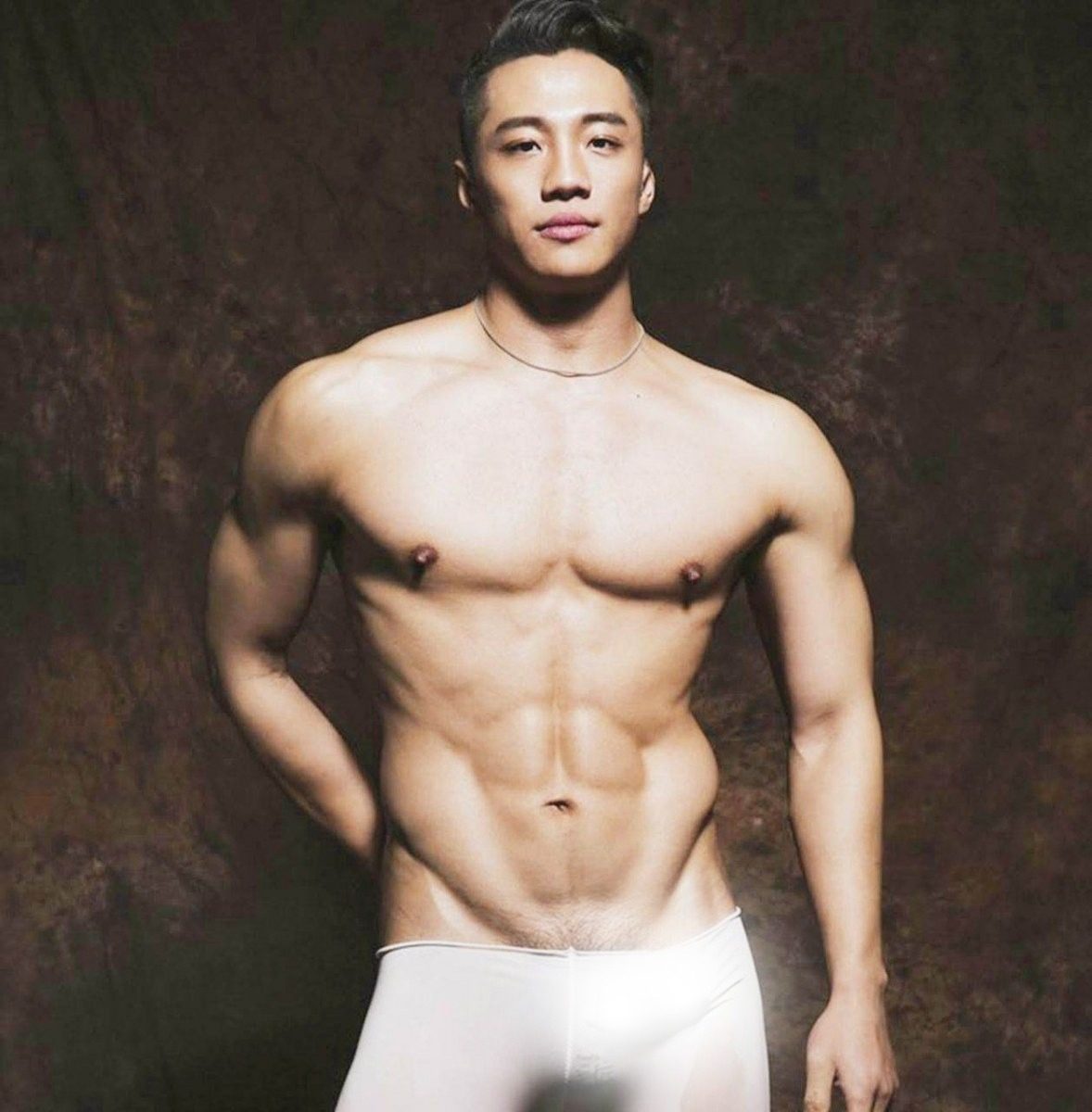 หล่อแมนท่อนแขนอยู่ตรงเป้า