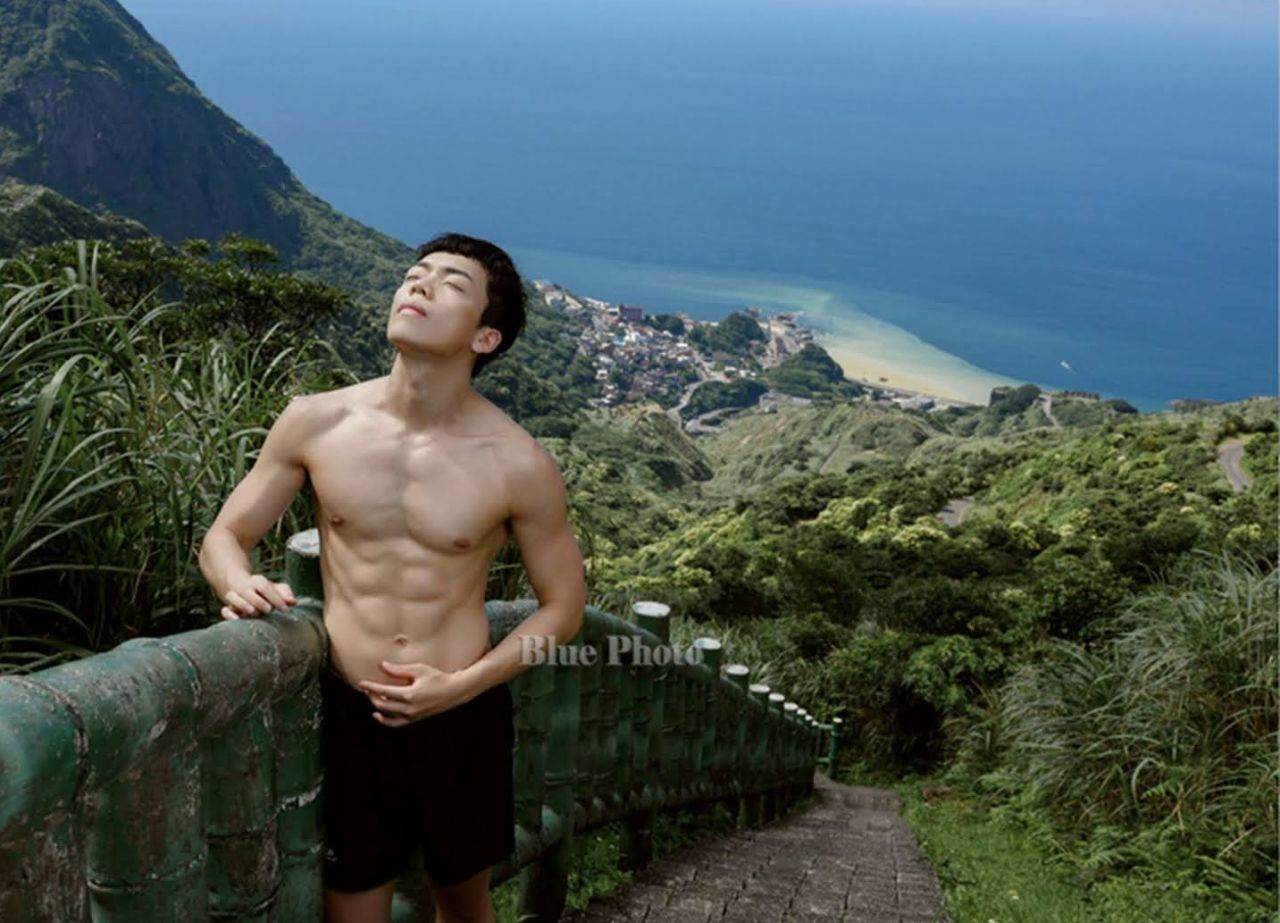 หนุ่มหล่อขึ้นปก 939.2