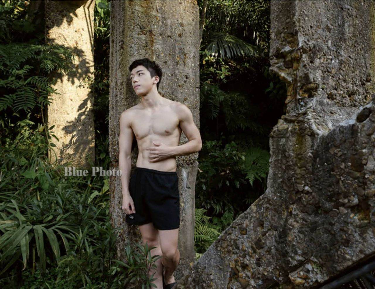 หนุ่มหล่อขึ้นปก 939.2