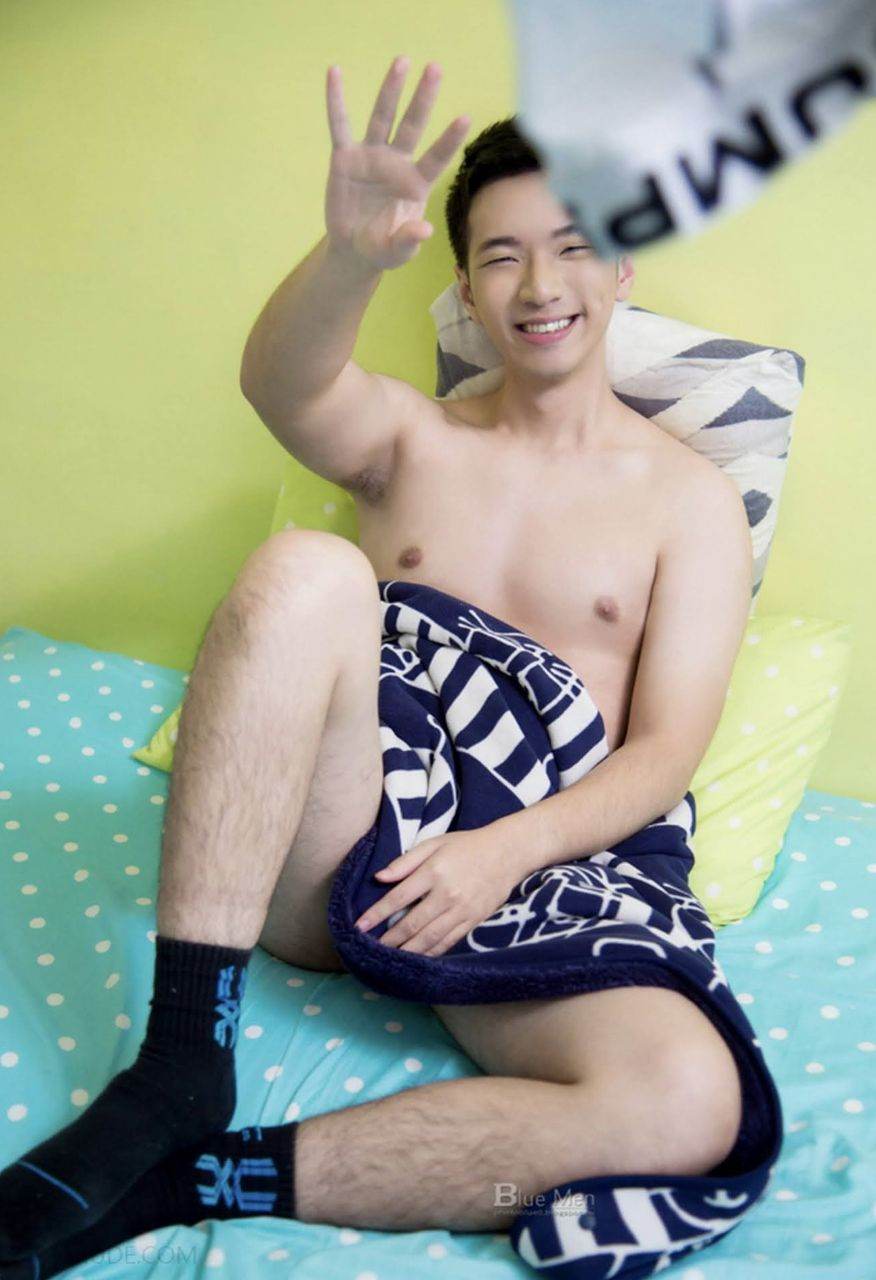 หนุ่มหล่อขึ้นปก 942.2