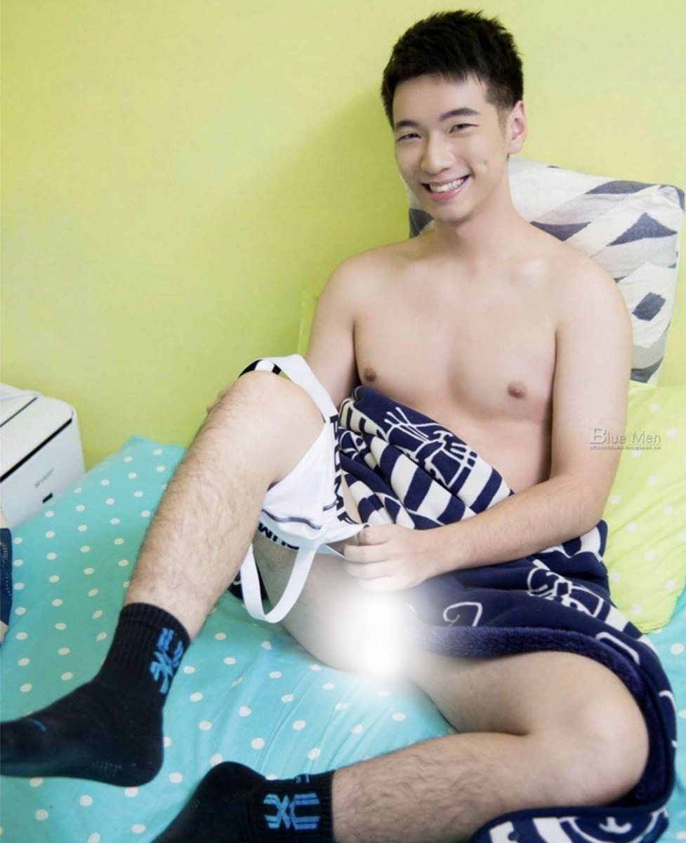 หนุ่มหล่อขึ้นปก 942.2