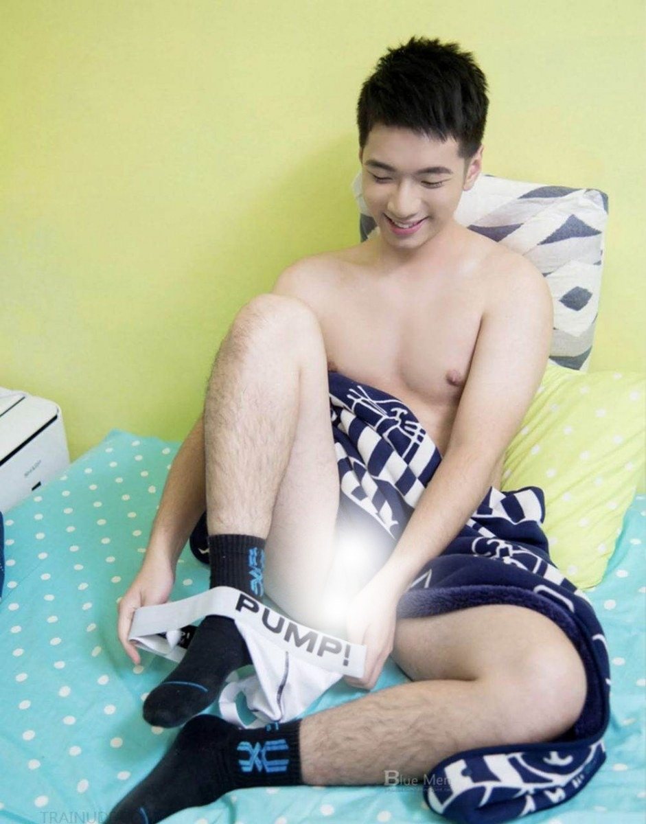 หนุ่มหล่อขึ้นปก 942.2
