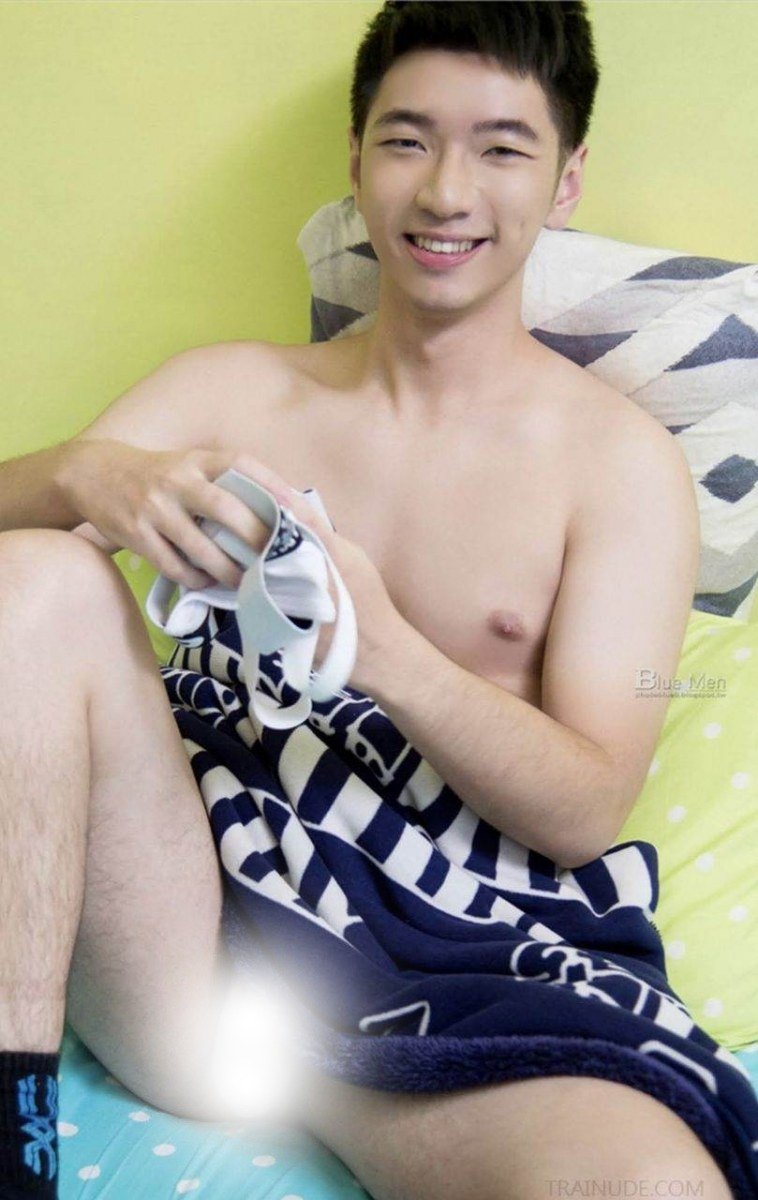 หนุ่มหล่อขึ้นปก 942.2