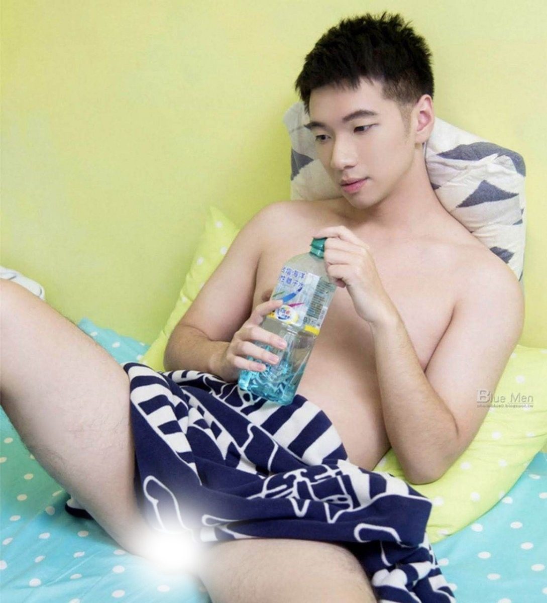 หนุ่มหล่อขึ้นปก 942.2
