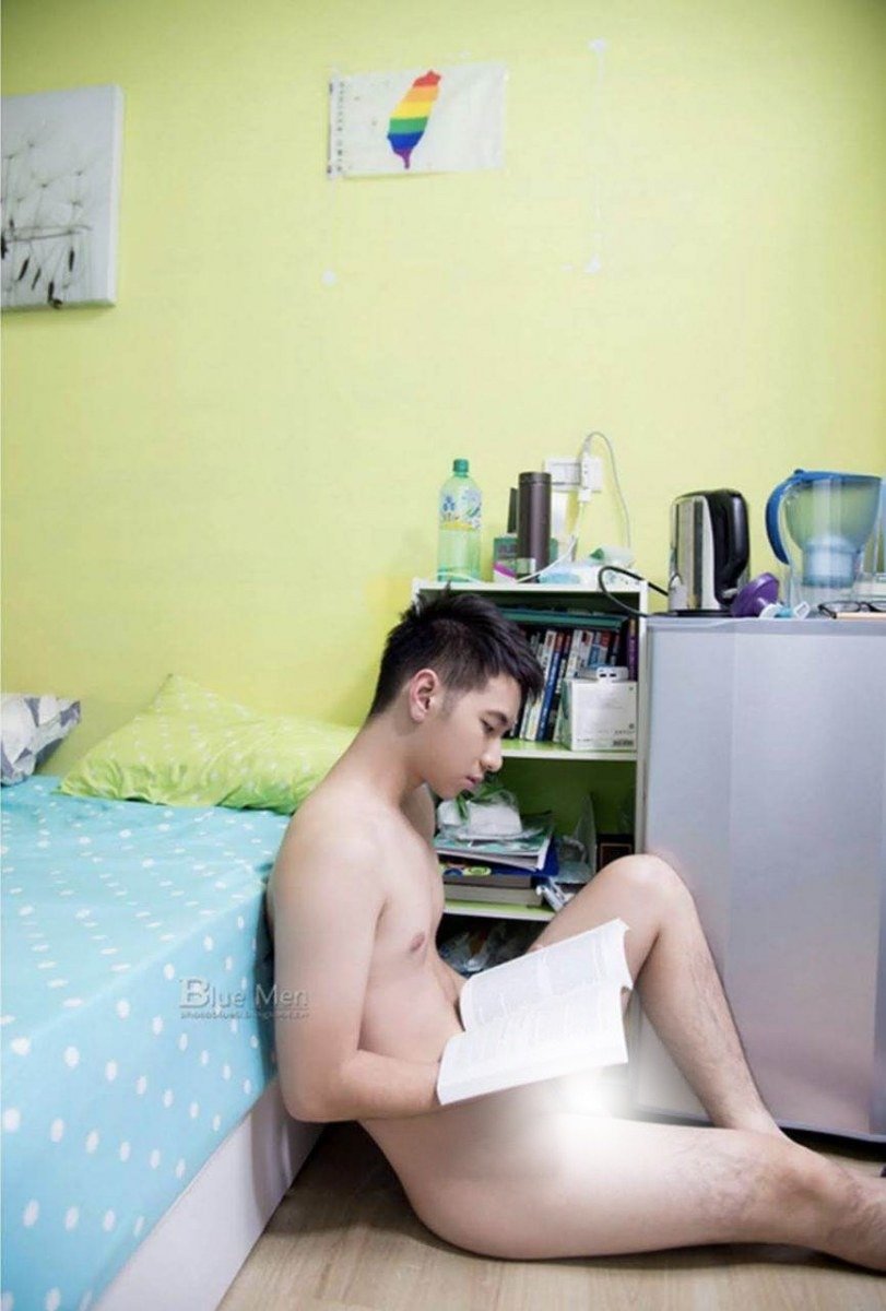 หนุ่มหล่อขึ้นปก 942.2
