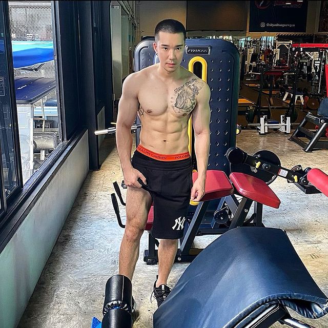 "บอส ณัชพงศ์พล" กับรอยสักใหม่ บนกล้ามอกแน่นๆ