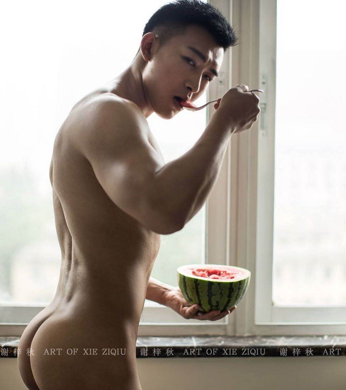 หนุ่มหล่อขึ้นปก 937.3
