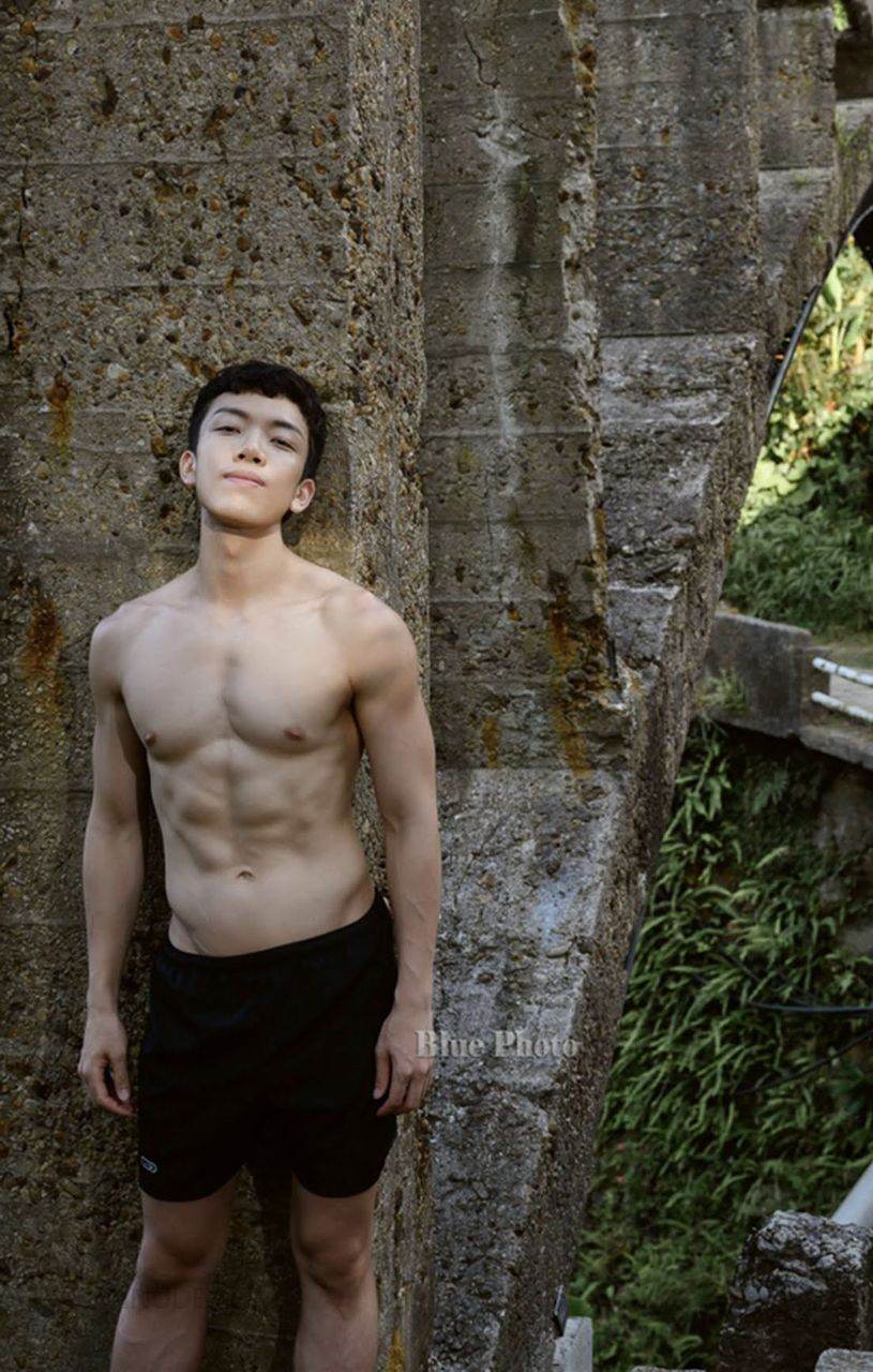 หนุ่มหล่อขึ้นปก 939.3
